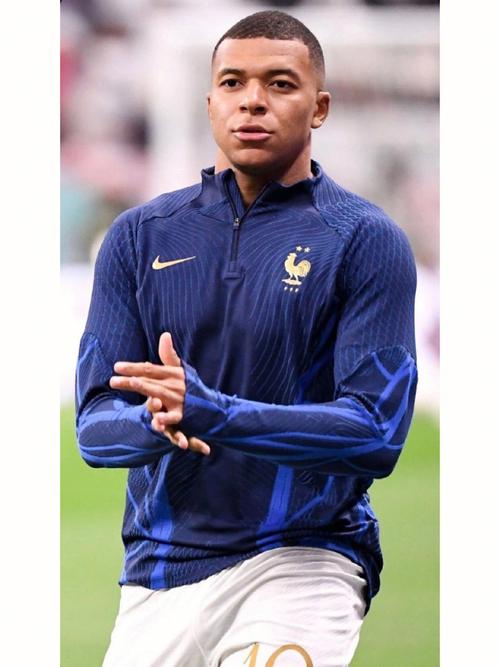 个人开发者斩获千万流水的首个产品，居然是一款不用充钱的“氪金游戏”