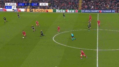 [中超]塞尔吉尼奥角球开出 达万禁区甩头破门