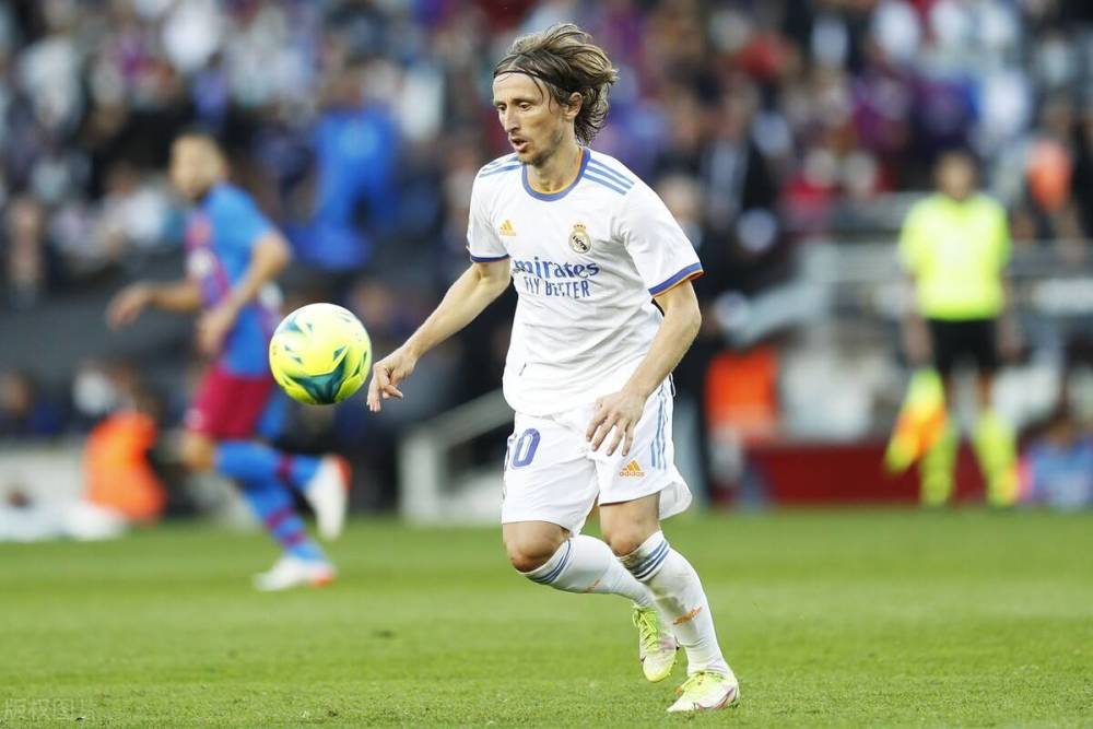 奇怪交易！特雷-杨换两将引争议，明星与角色球员价值差令人深思